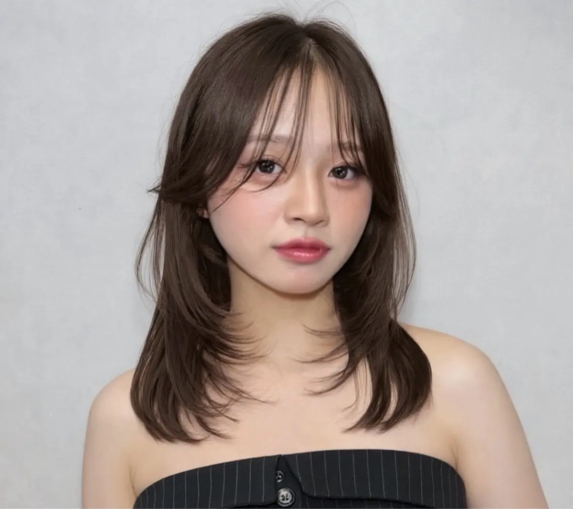 ミディアム レイヤー・カット モデル・透明感カラーのヘアスタイル