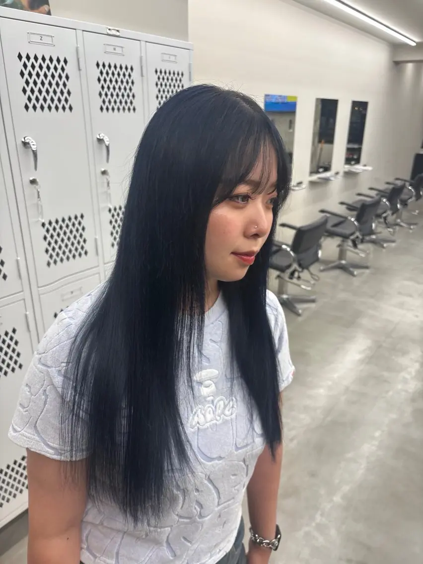 ロング カラー 黒髪 ブリーチ ブルーカラー ブリーチなしカラー カット 縮毛矯正 柊斗 /横浜パーマのヘアスタイル