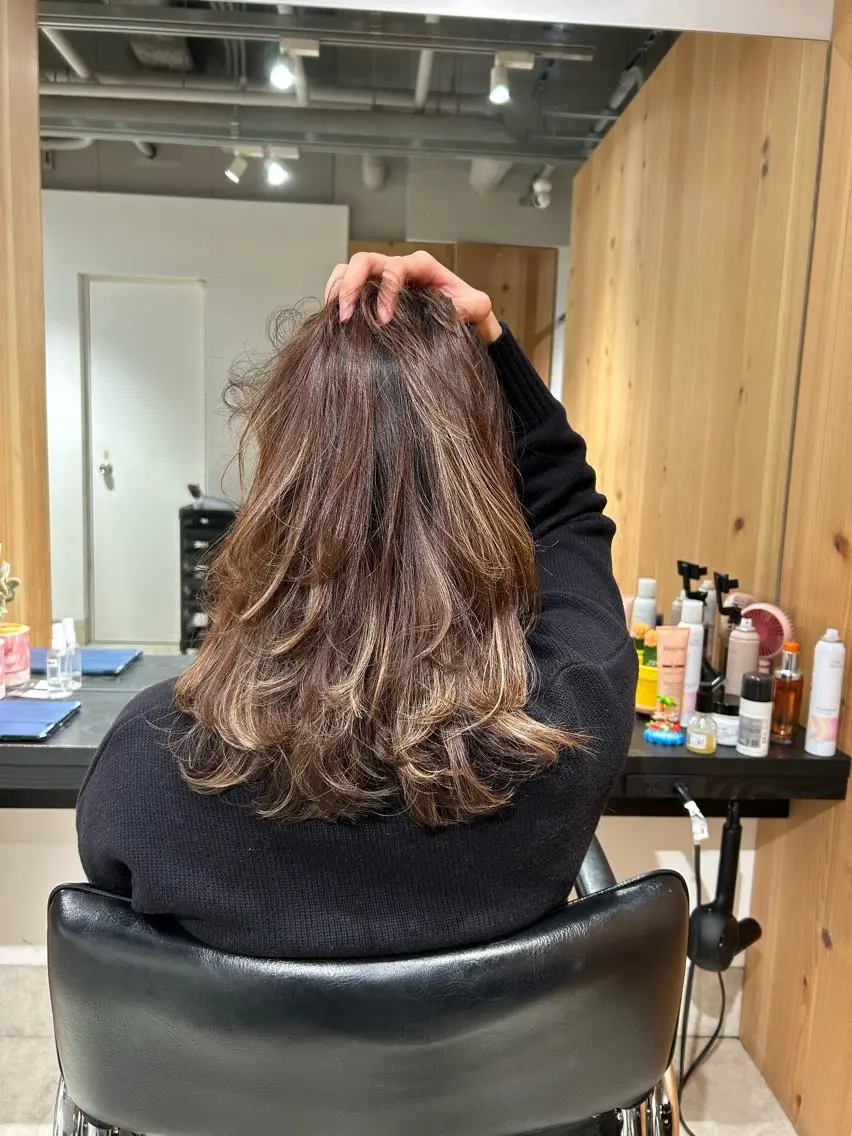 セミロング カラー レイヤーカット カット ヘアカラー トリートメント ヘッドスパ スキバサミを使わない カット🌼唯🌼のヘアスタイル