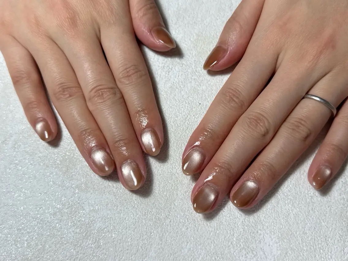 ネイル オーロラネイル ブラウン フットネイル フレンチネイル ジェルネイル ハンドネイル mogunail &blowのネイルデザイン