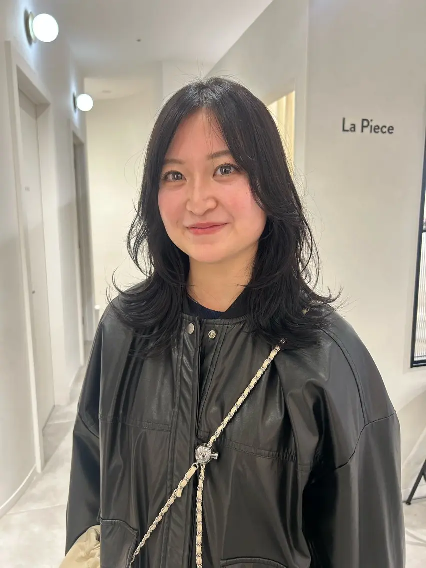 ミディアム カラー レイヤーカット カット ヘアカラー オリーブベージュ/ ブリーチなし透明感のヘアスタイル