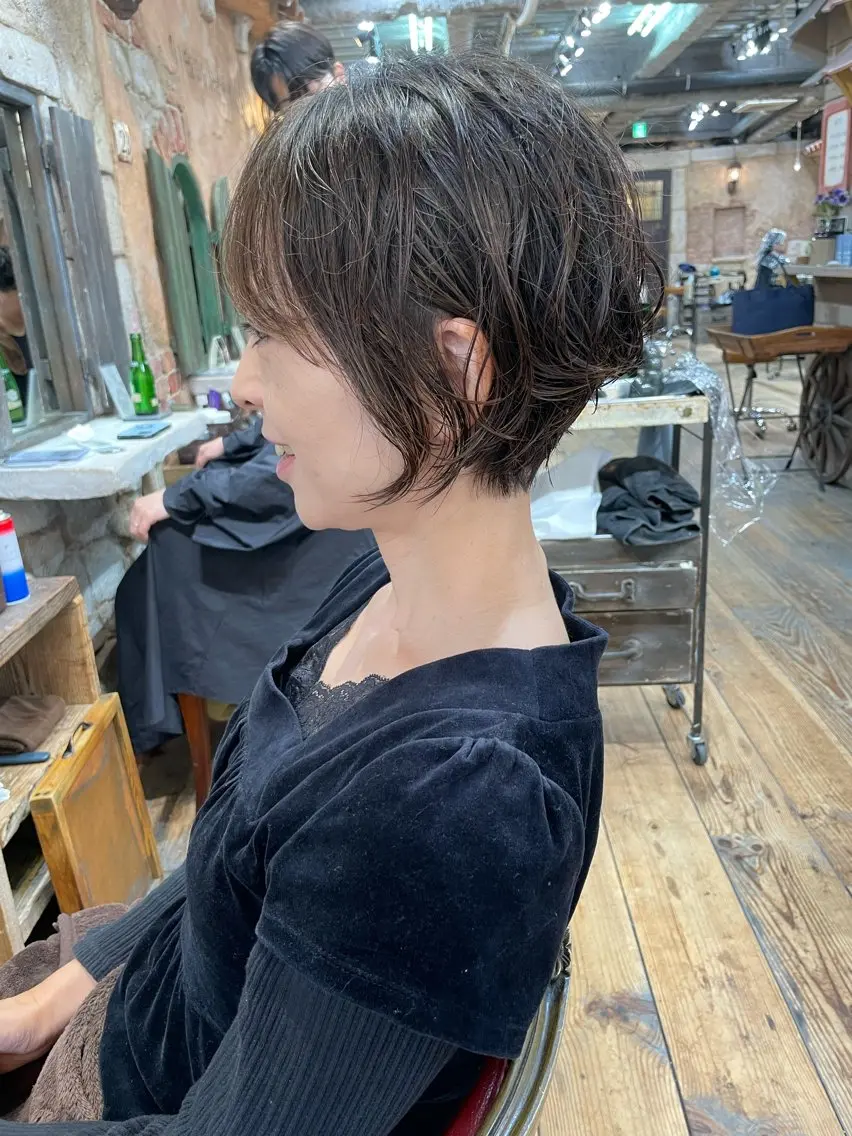 ショート くせ毛 カット トリートメント ズミ🦖髪質改善 艶ボブ/ハイトーンのヘアスタイル
