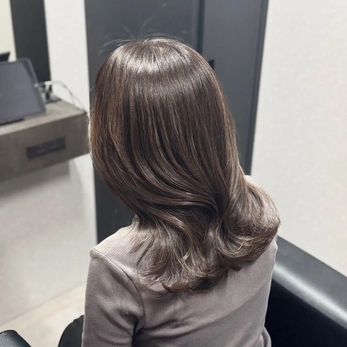 ロング カラー 黒髪 透明感カラー グレージュ オリーブカラー 髪質改善 ヘアカラー トリートメント 髪質改善Ⅰ透明感 艶カラーⅠたつやのヘアスタイル