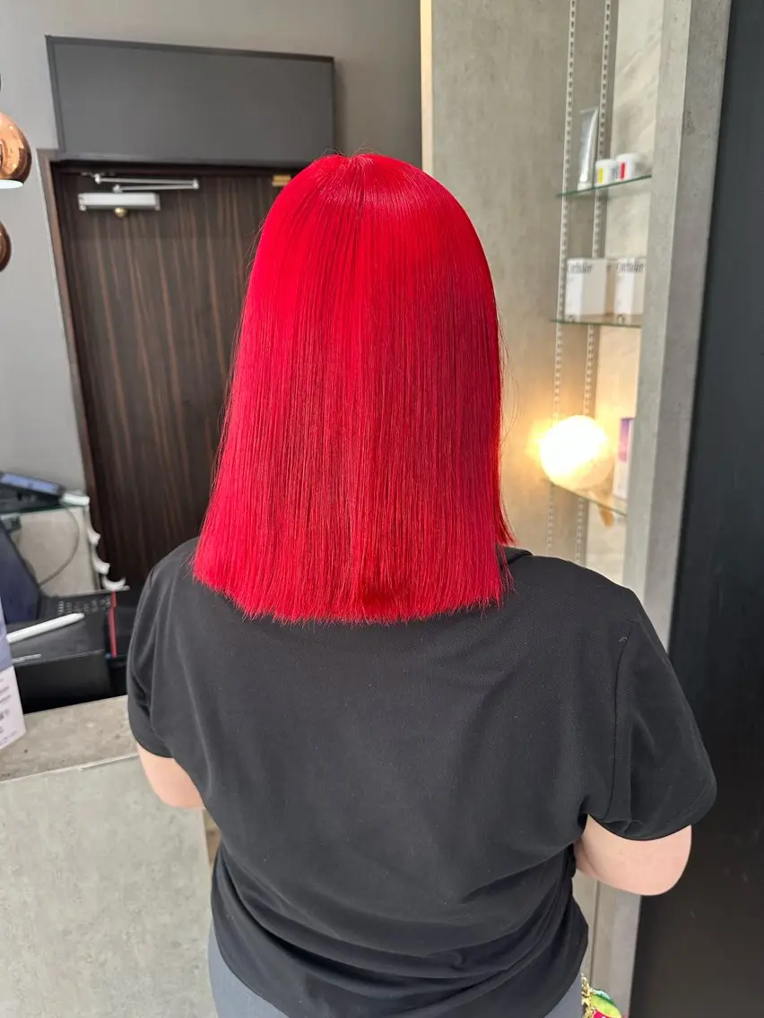 ミディアム カラー パーマ ベージュカラー ブリーチ ボルドーカラー ケアブリーチ ダブルカラー ヘアカラー 天神暖色カラー レイヤー・髪質改善のヘアスタイル