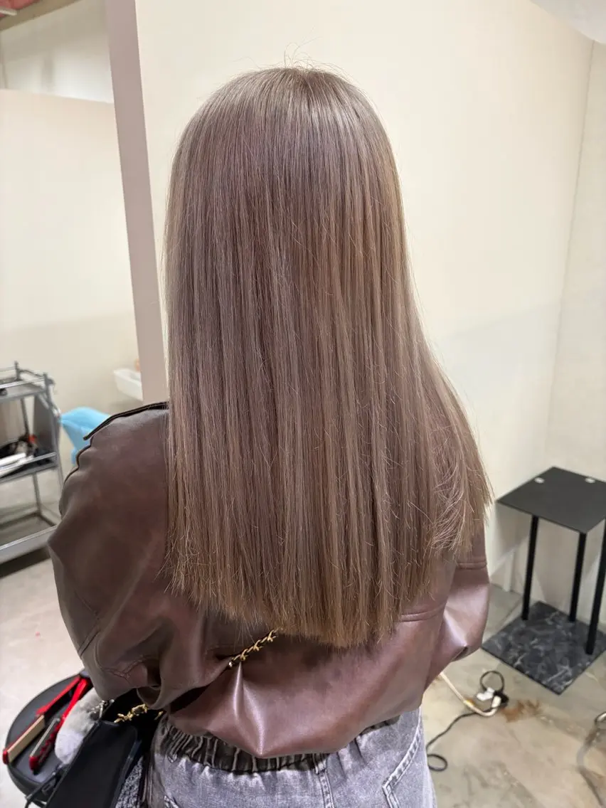 セミロング カラー ベージュカラー ミルクティーベージュ ヘアカラー 安井まゆ _Box mico.のヘアスタイル