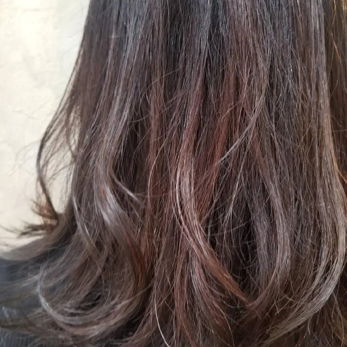 カラー セミロング ブリーチ メッシュ 美容院 コッペパンのヘアスタイル