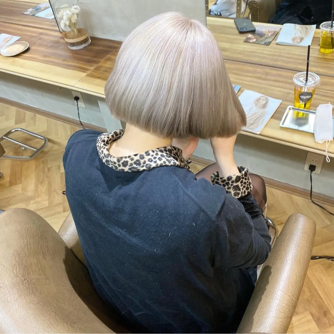 ショート カラー パーマ ヘアアレンジ デザインカラー/ボブ ブリーチカラー/ユリのヘアスタイル