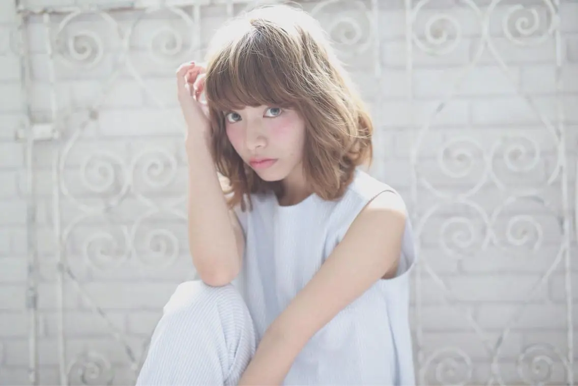ミディアム カラー バレイヤージュ ブリーチ ダブルカラー グラデーションカラー ハイライトカラー hair salon mementoのヘアスタイル