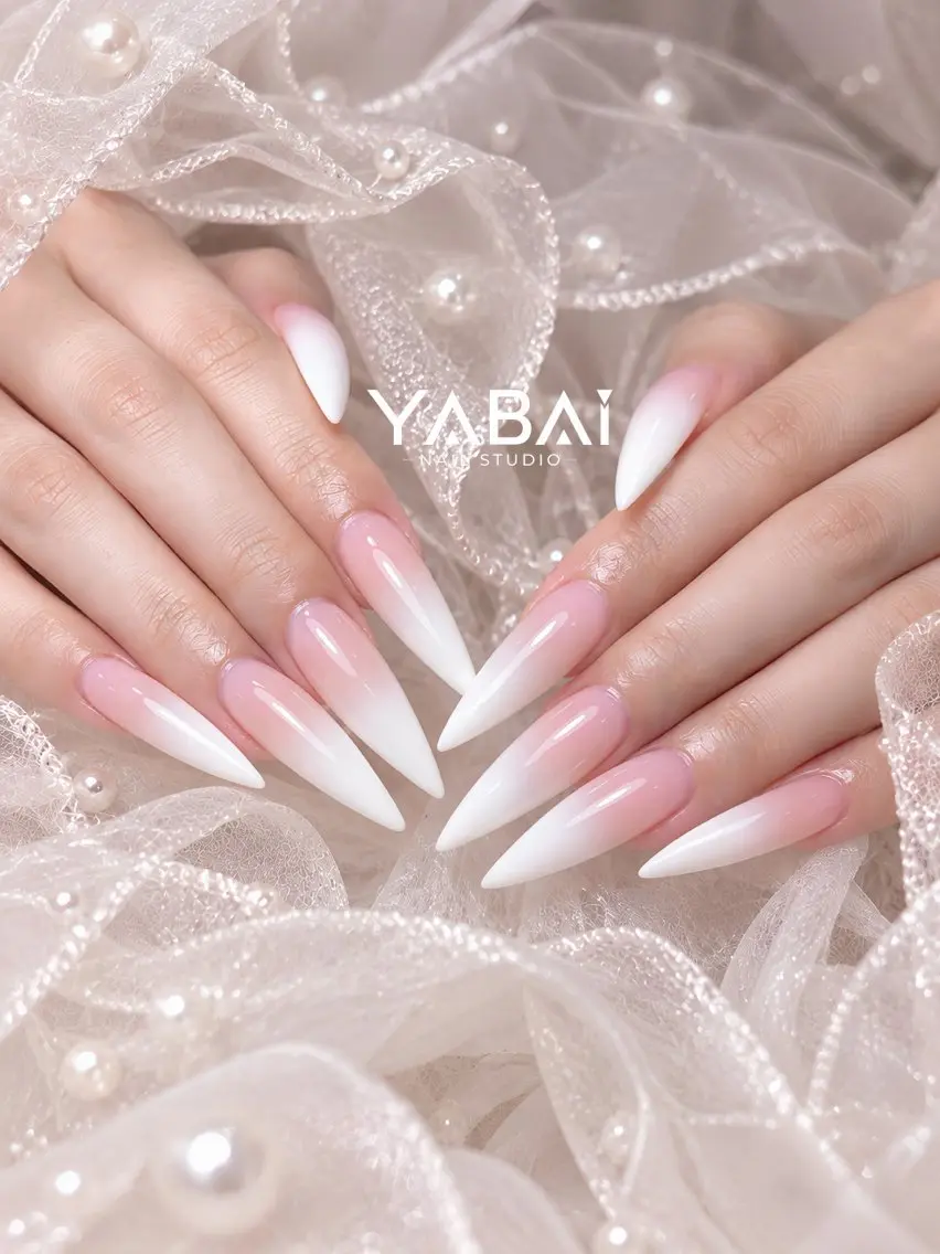ネイル グラデーション ロングネイル ピンク シンプルネイル ホワイト YABAI NailStudioのネイルデザイン