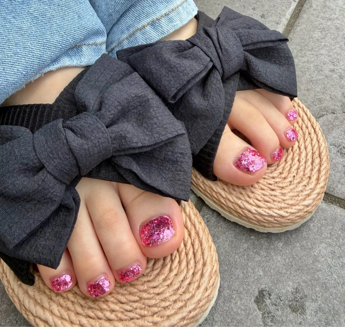 ネイル フットネイル ホログラムネイル ピンク フットネイル BONNIE NAILのネイルデザイン