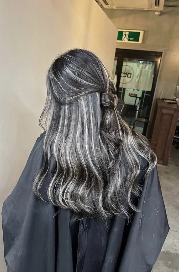 ロング カラー ヘアアレンジ ダークグレー ダークグレージュ グレージュ ハイライトカラー ハイライト ヘアカラー トリートメント 指名数No.1 /NAOYAのヘアスタイル
