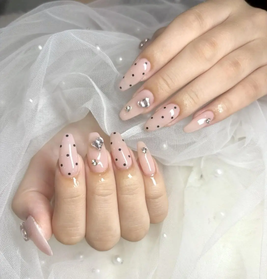 ネイル ドット ピンク nail salon Ellisのネイルデザイン