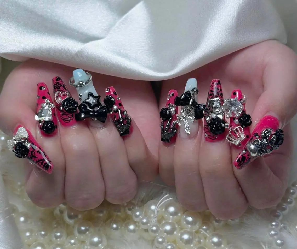ネイル ドット ガーリー 韓国ネイル ロングネイル 持ち込み Melia Nail Nambaのネイルデザイン