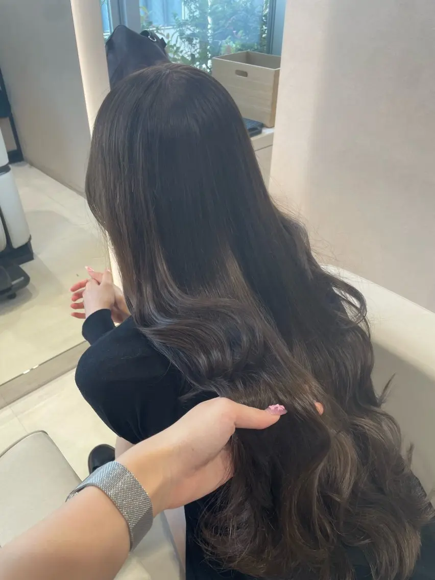 ロング アッシュ トリートメント カット ヘアカラー トリートメント emusalon Rinaのヘアスタイル