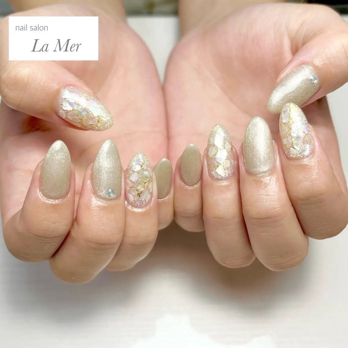 ネイル キラキラネイル マグネットネイル シンプルネイル 夏ネイル ホワイト ハンドネイル nailsalon La Merのネイルデザイン