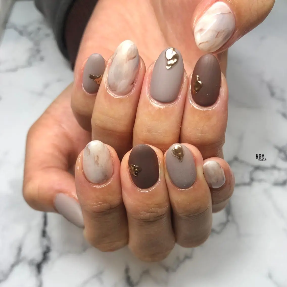 ネイル ジェルネイル 大理石ネイル(マーブル) マットネイル ミラーネイル ニュアンスネイル ハンドネイル NAIL NOWのネイルデザイン