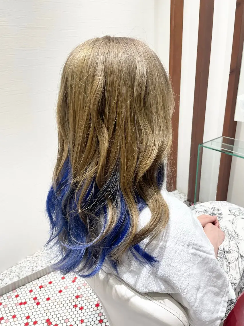 カラー ブルーカラー インナーカラー AMITYメンズ特化 ASUMIのヘアスタイル