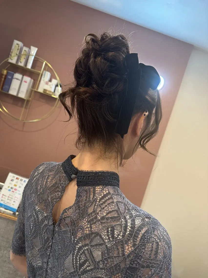 セミロング ヘアアレンジ お団子ヘア ヘアセット pep natsumiのヘアスタイル