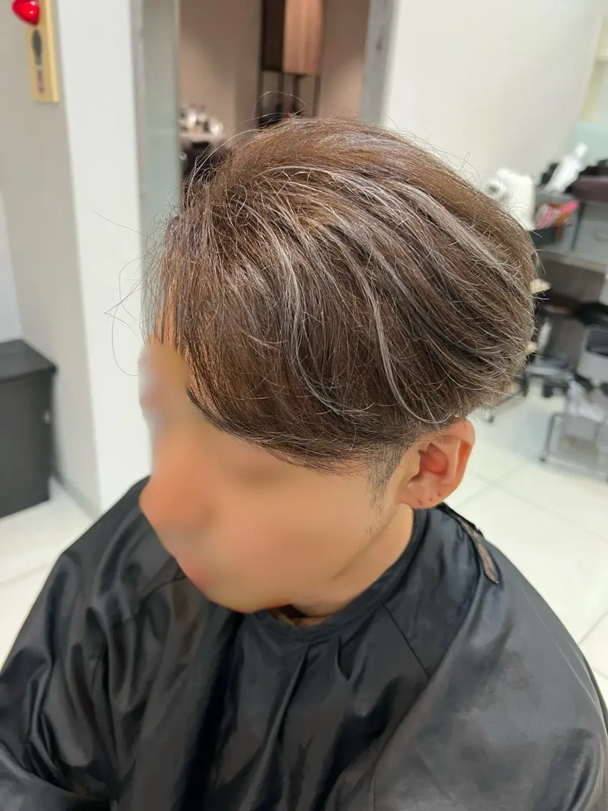 カラー メンズ メンズハイライト ハイライトカラー ヘアカラー トリートメント LiTA 友田未来のヘアスタイル