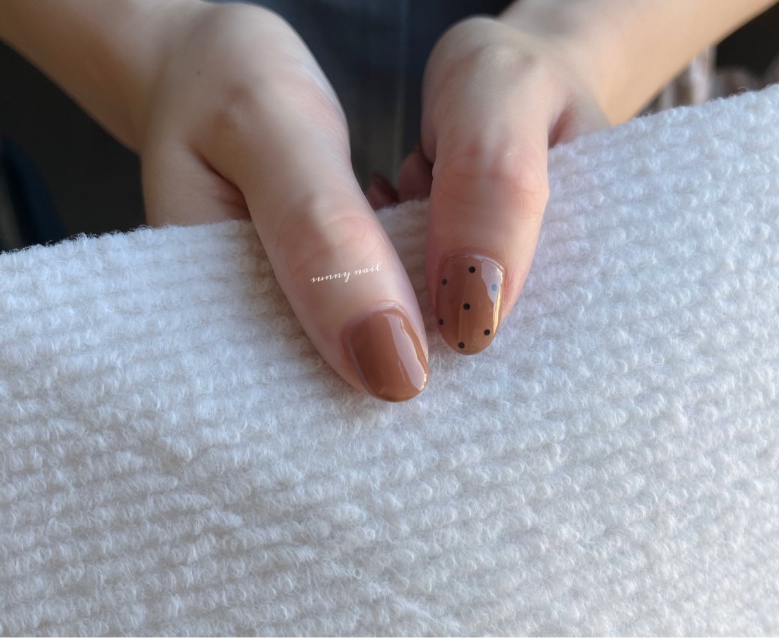 ネイル ブラウン ドット ジェルネイル パラジェル シンプルネイル sunny nailのネイルデザイン