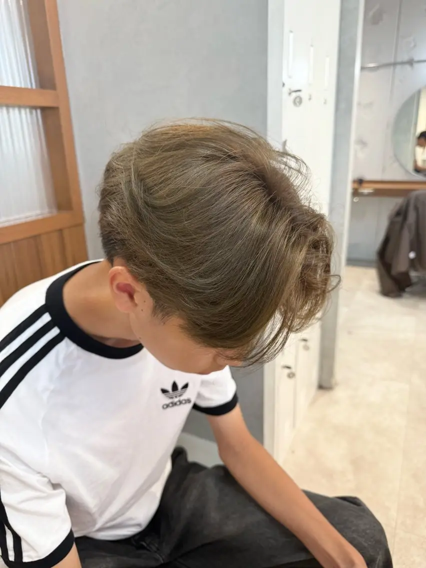 カラー メンズ ベージュカラー オリーブベージュ カット ヘアカラー トリートメント 岡本 太陽☀️のヘアスタイル