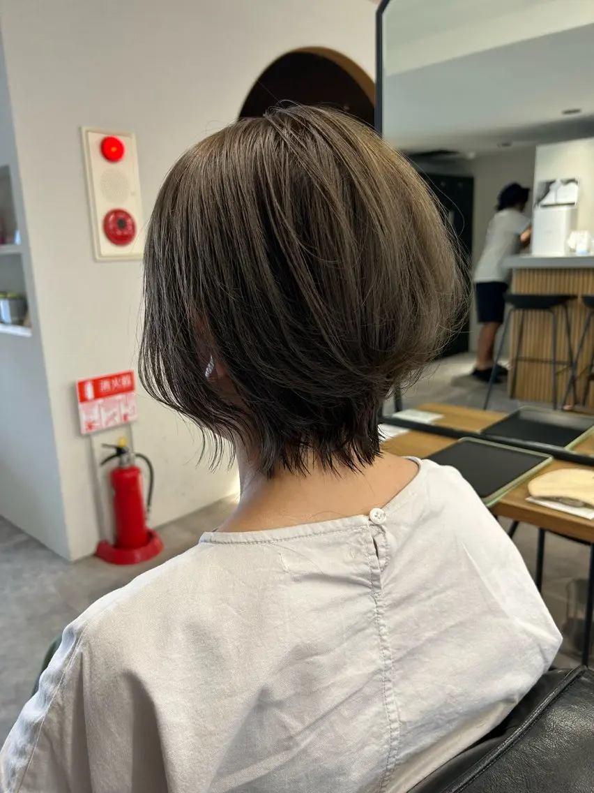 ミディアム Emitas.　井上 真奈美のヘアスタイル