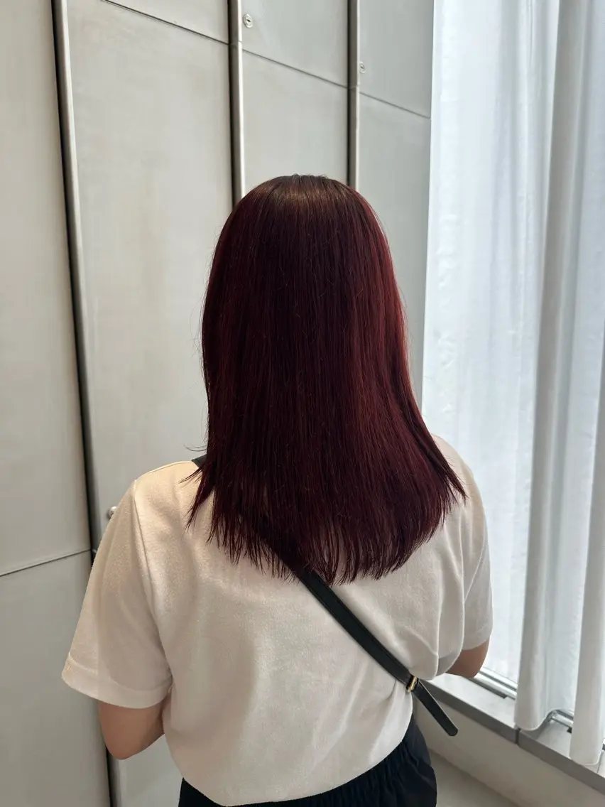 ミディアム カラー ヘアカラー トリートメント ヘッドスパ ヘアセット ミオ💎ショート 透ける暗髪のヘアスタイル