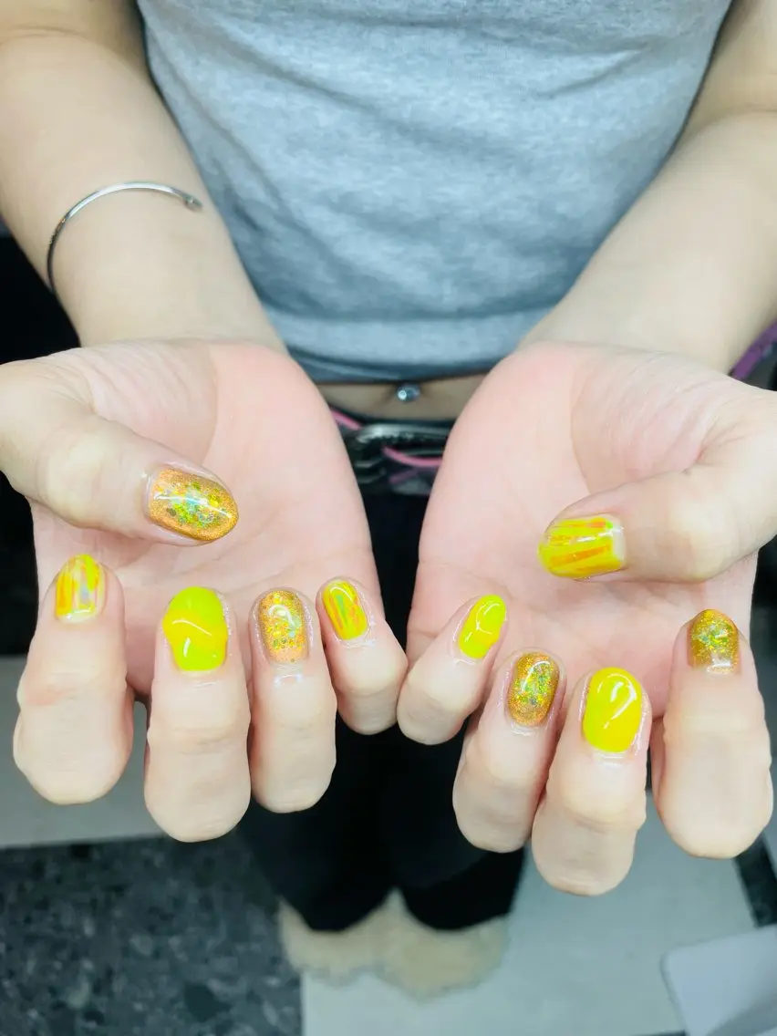 ネイル シンプルネイル 黄色 ハンドネイル posa nail モエミのネイルデザイン