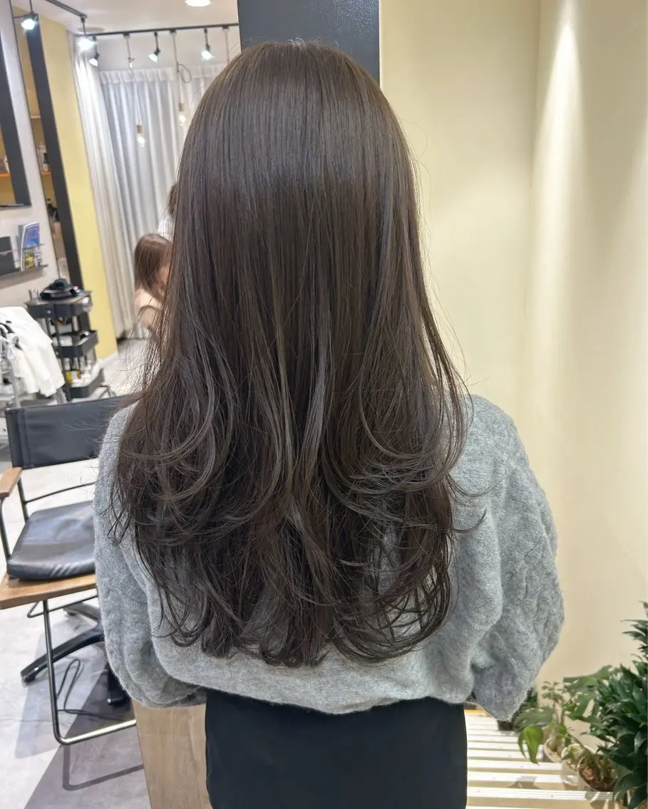 ロング カラー アッシュ アッシュブラウン ブラウンカラー hubhair レイヤー/透明感のヘアスタイル