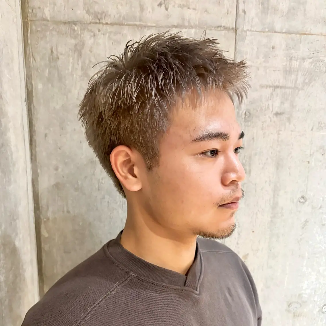 ショート カラー メンズ メンズブリーチ メンズハイトーン スパイキーショート ベージュカラー ブリーチ カット ヘアカラー 🌊メンズ特化🌊パ ーマ/ブリーチ/るきのヘアスタイル