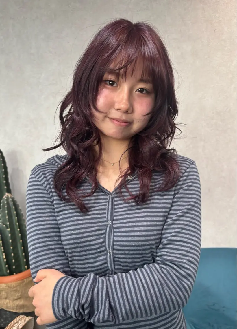 セミロング カラー ヘアアレンジ 切りっぱなしボブ ブリーチ デザインカラー ダブルカラー イヤリングカラー ヘアカラー color.nail 🫧ionaのネイルデザイン