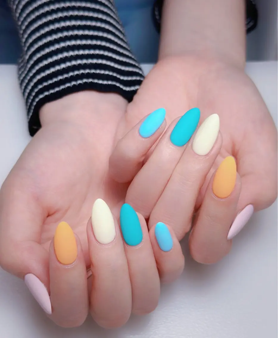 ネイル オーロラネイル 長さ出し フットネイル ラメ(グリッター) ラメグラデーション ハンドネイル 👍thumbs up nail👍のネイルデザイン