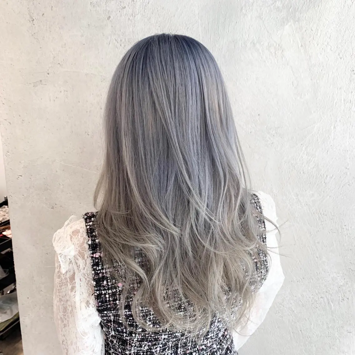 セミロング カラー ヘアカラー 及川シゲル 髪質改善講師のヘアスタイル