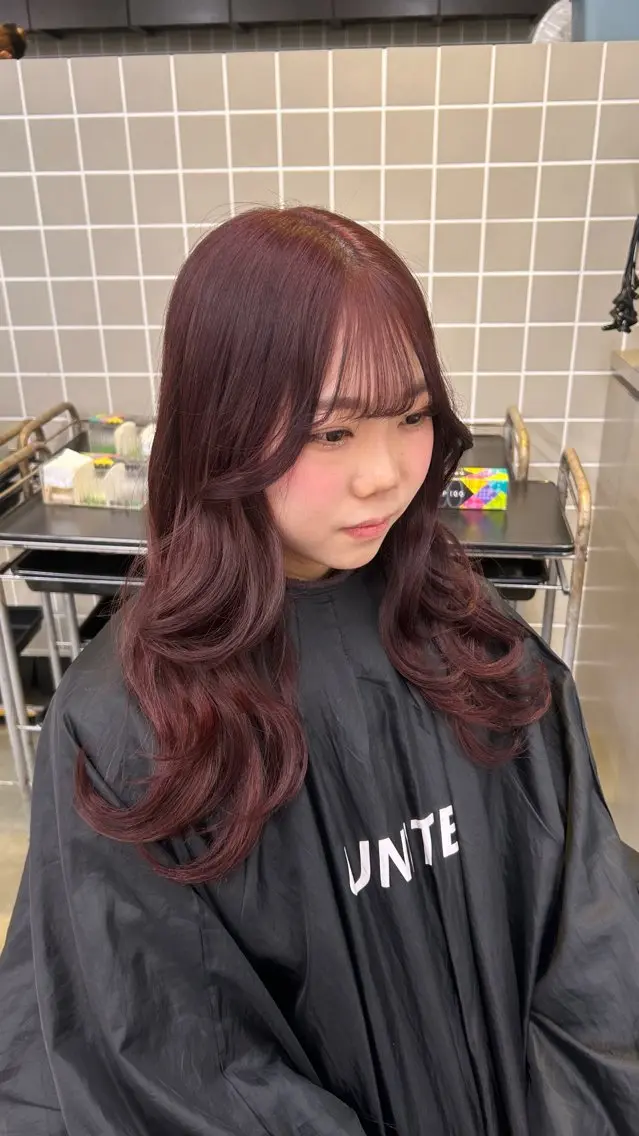セミロング カラー ヘアアレンジ ラベンダーカラー ピンクカラー レッドカラー ヘアカラー トリートメント ヘアセット 💎韓国/ レイヤー カット/ 暖色🫧のヘアスタイル