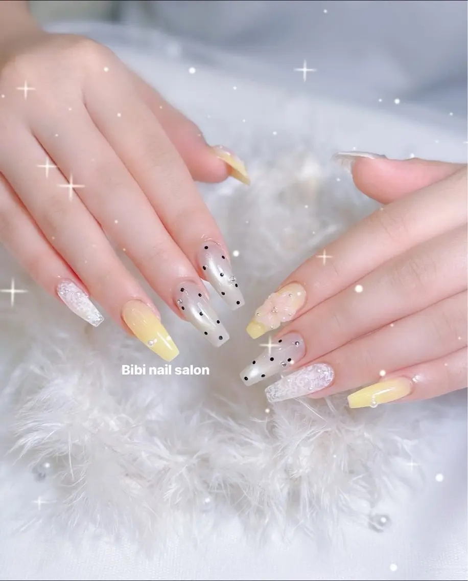 セミロング ハンドネイル Chann Channのネイルデザイン