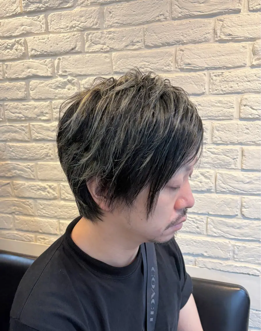 ショート カラー ブリーチ ハイライトカラー メッシュ ハイライト ショートヘア 【癒しのバーバー】 小野寺のヘアスタイル