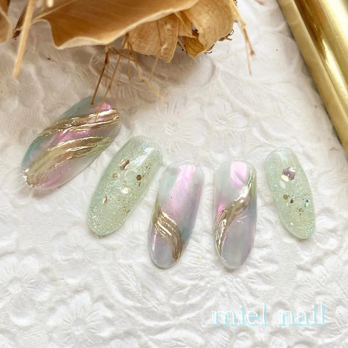 ネイル ゴールド キラキラネイル ミラーネイル 夏ネイル ハンドネイル miel nailのネイルデザイン