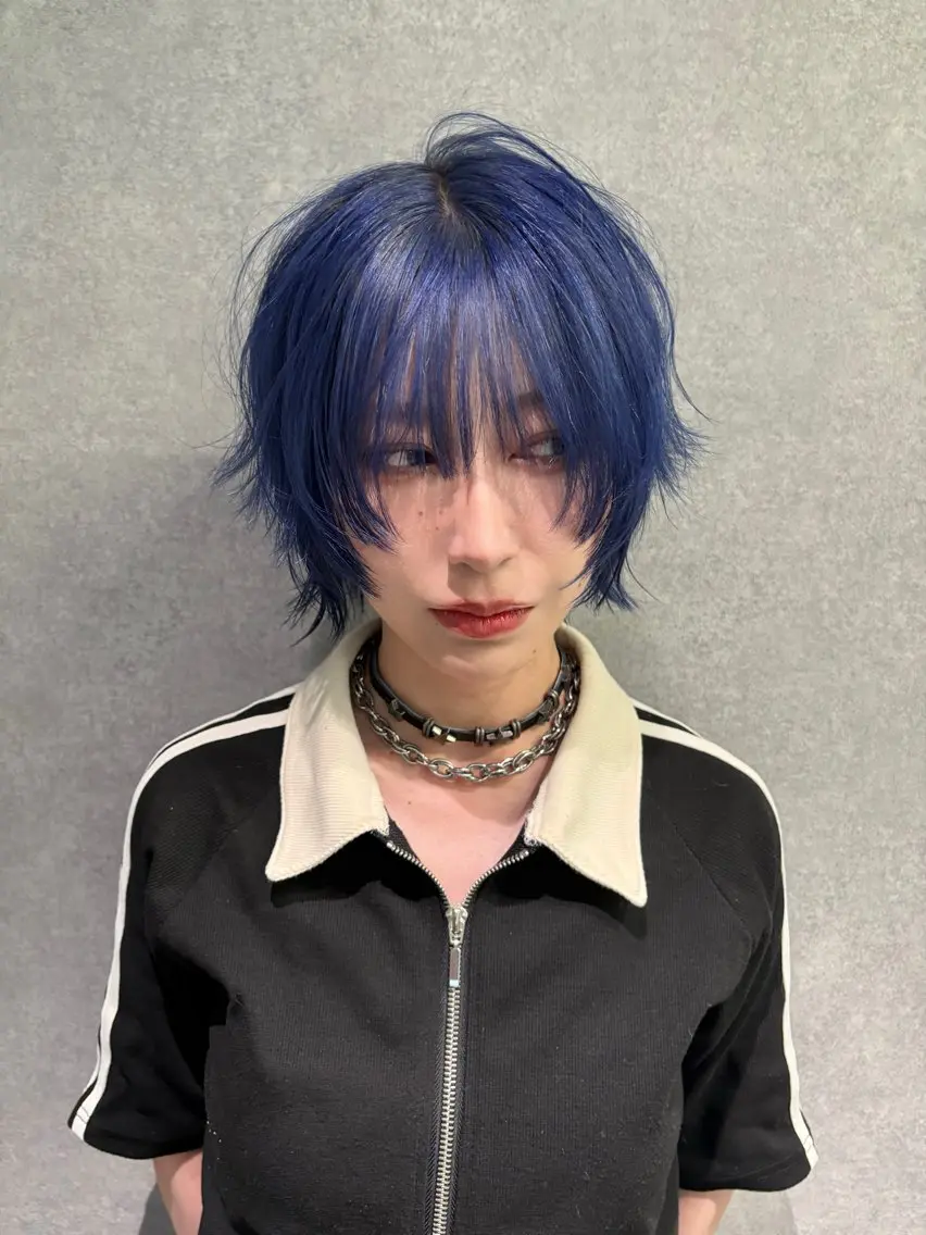 ショート カラー ネイビーカラー シルバー ウルフカット カット ヘアカラー トリートメント jyui/原宿 ハイトーン/デザインのヘアスタイル