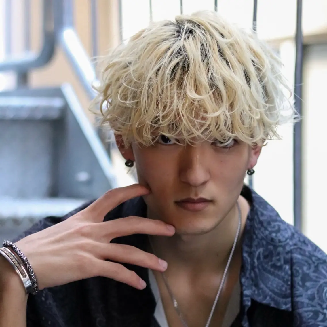 ショート カラー パーマ メンズ カット ヘアカラー トリートメント 🔥メンズ極🔥韓国 シャドウ/波巻き柿崎のヘアスタイル