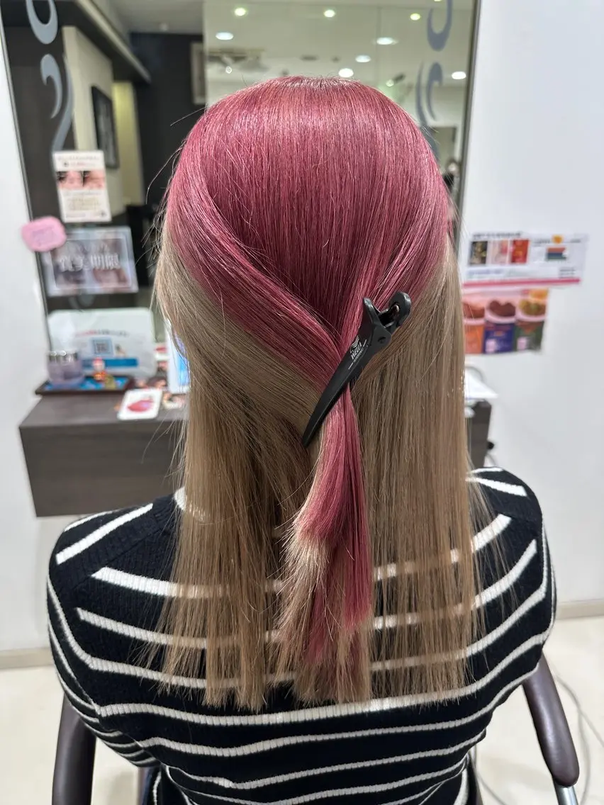 カラー デザインカラー カット ヘアカラー トリートメント 木曜日空きあり‼️ 艶々カラー🩷のヘアスタイル