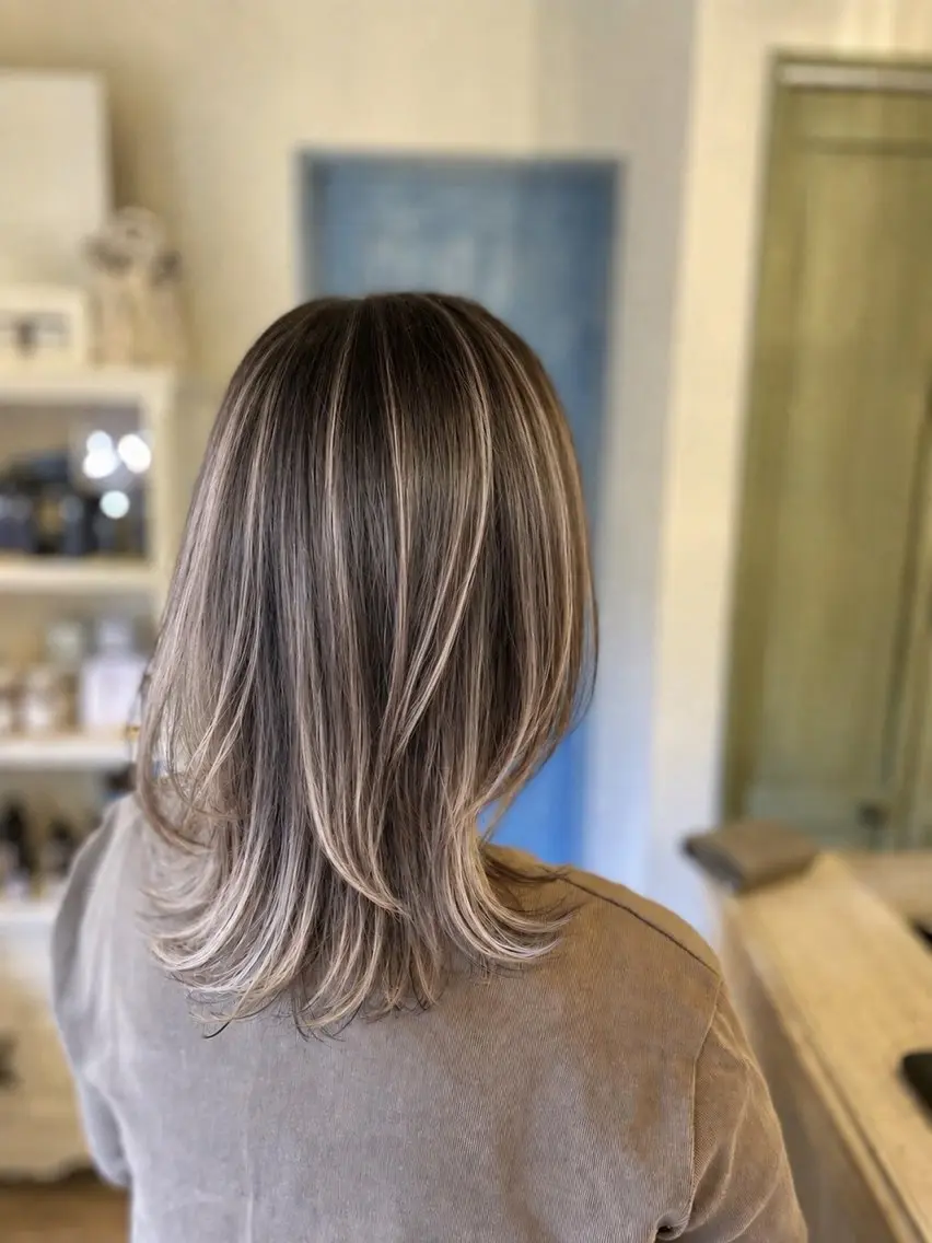 ミディアム レイヤーカット ヘアカラー 🫧カラー/ポイント 矯正🪄mikaのヘアスタイル