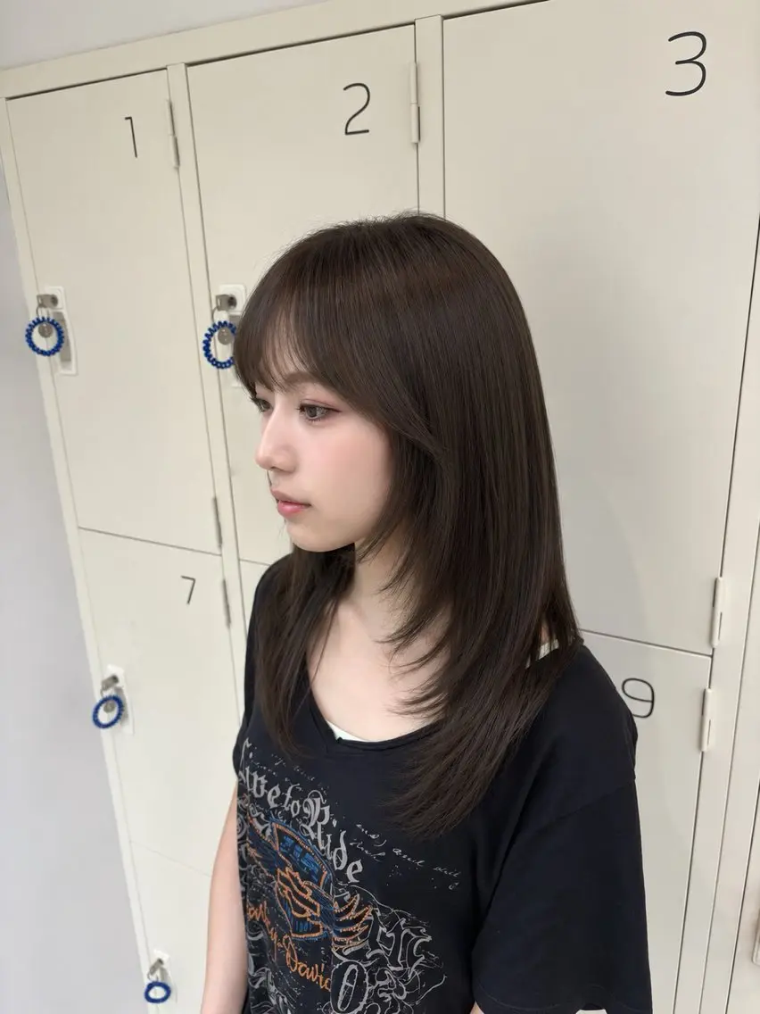セミロング カラー レイヤーカット NATSUMI 🐻❄️🤍のヘアスタイル