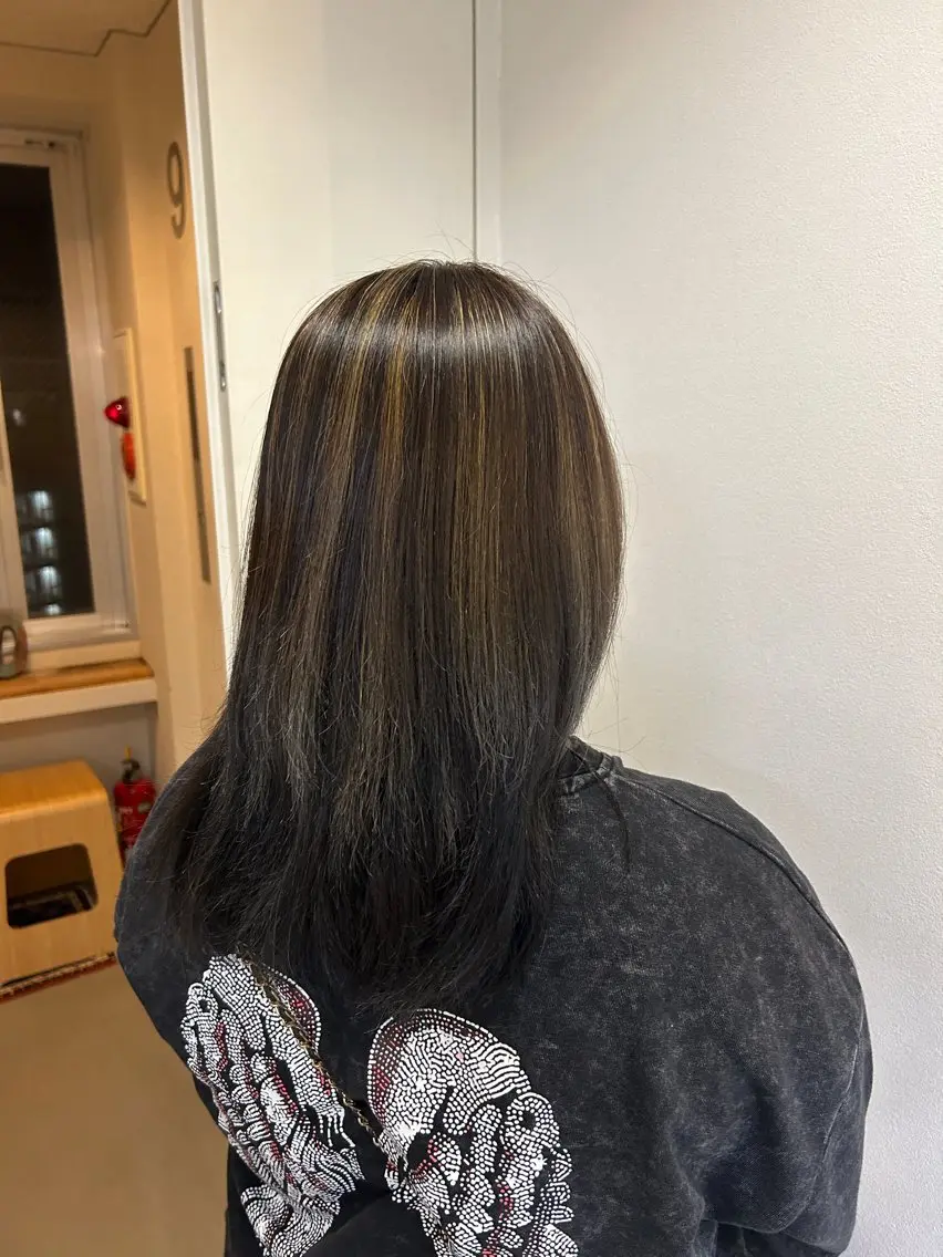カラー ハイライトカラー ヘアカラー UNBIRTHDAY ゆづみのヘアスタイル