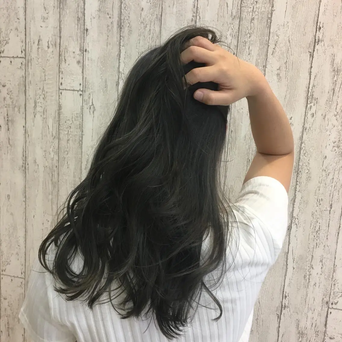 ロング カラー アッシュ アッシュグレー Kaede .のヘアスタイル