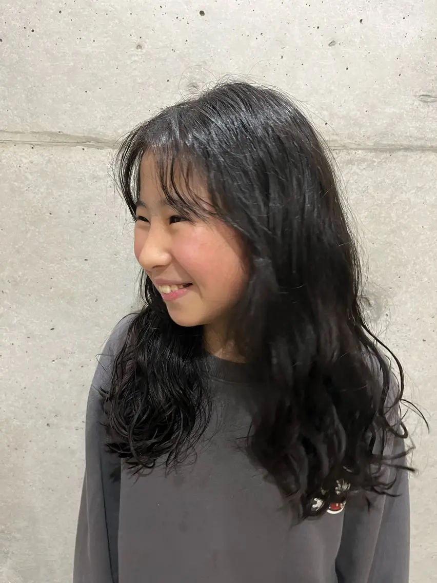ロング パーマ ロング 谷口 鈴音のヘアスタイル