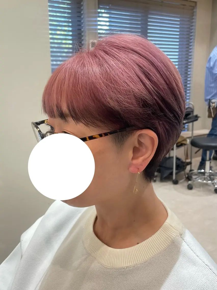 ショート カラー 黒髪 ピンクカラー 小川 泉美のヘアスタイル