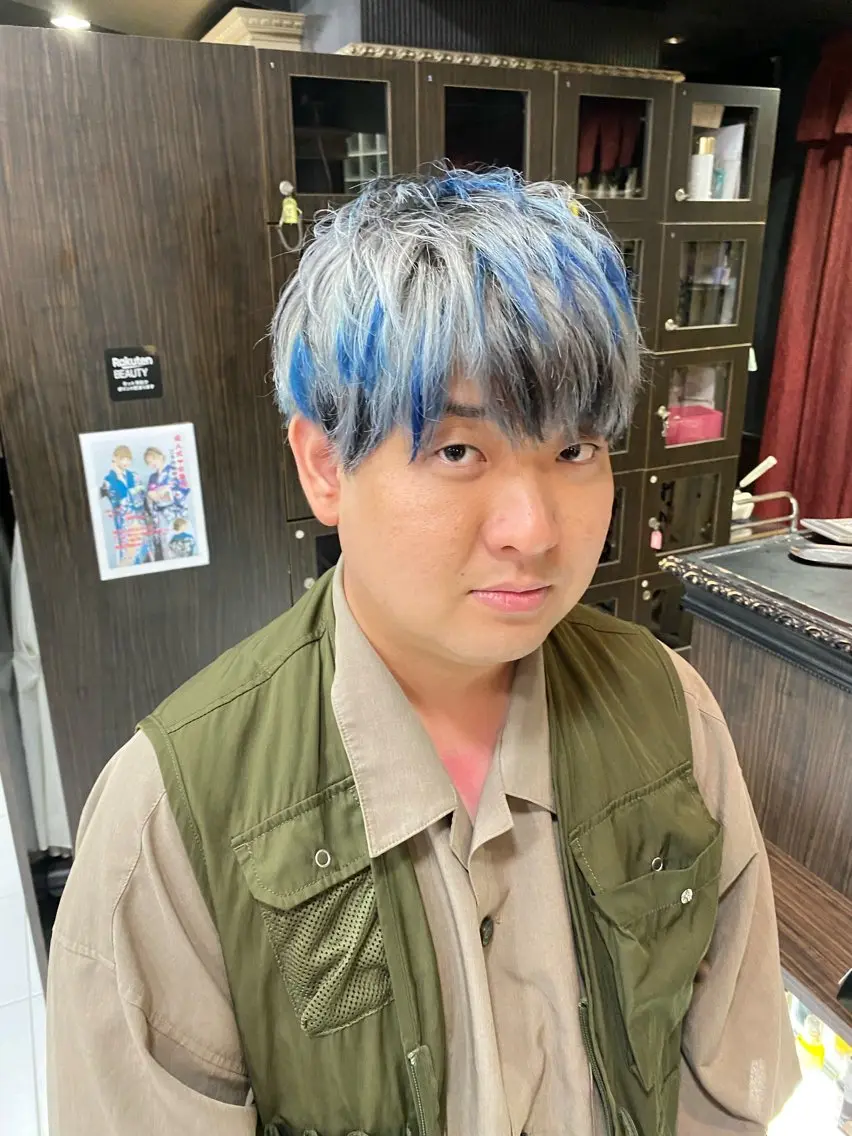 カラー メンズ 黒髪 ブルーカラー シルバー グレージュ達人/赤み 消し/ブリーチ/岩崎のヘアスタイル