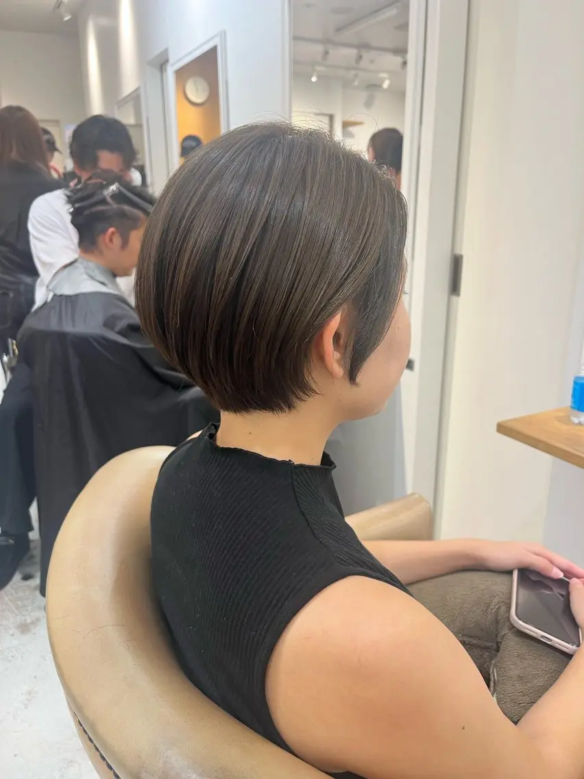 ショート カラー 片桐 美海のヘアスタイル