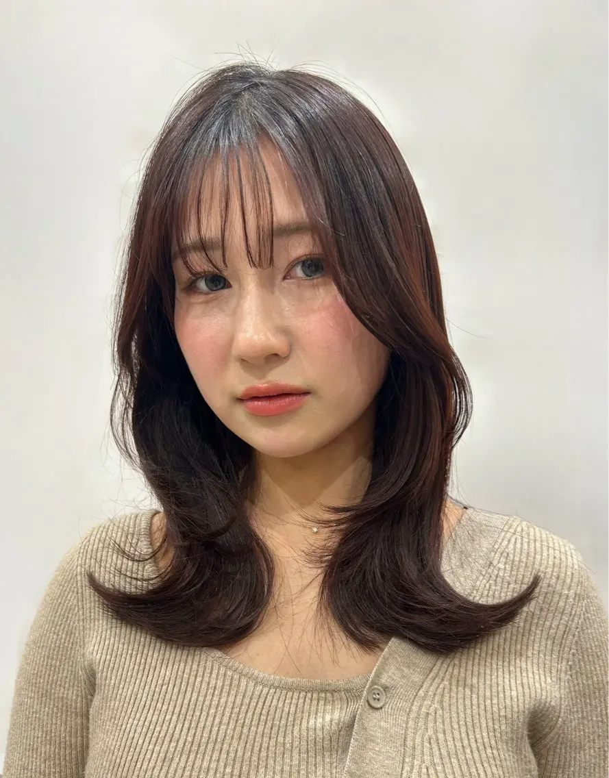 セミロング カラー ボルドーカラー くびれヘア レイヤーカット 🩷愛咲🩷レイヤー /透明感カラーのヘアスタイル
