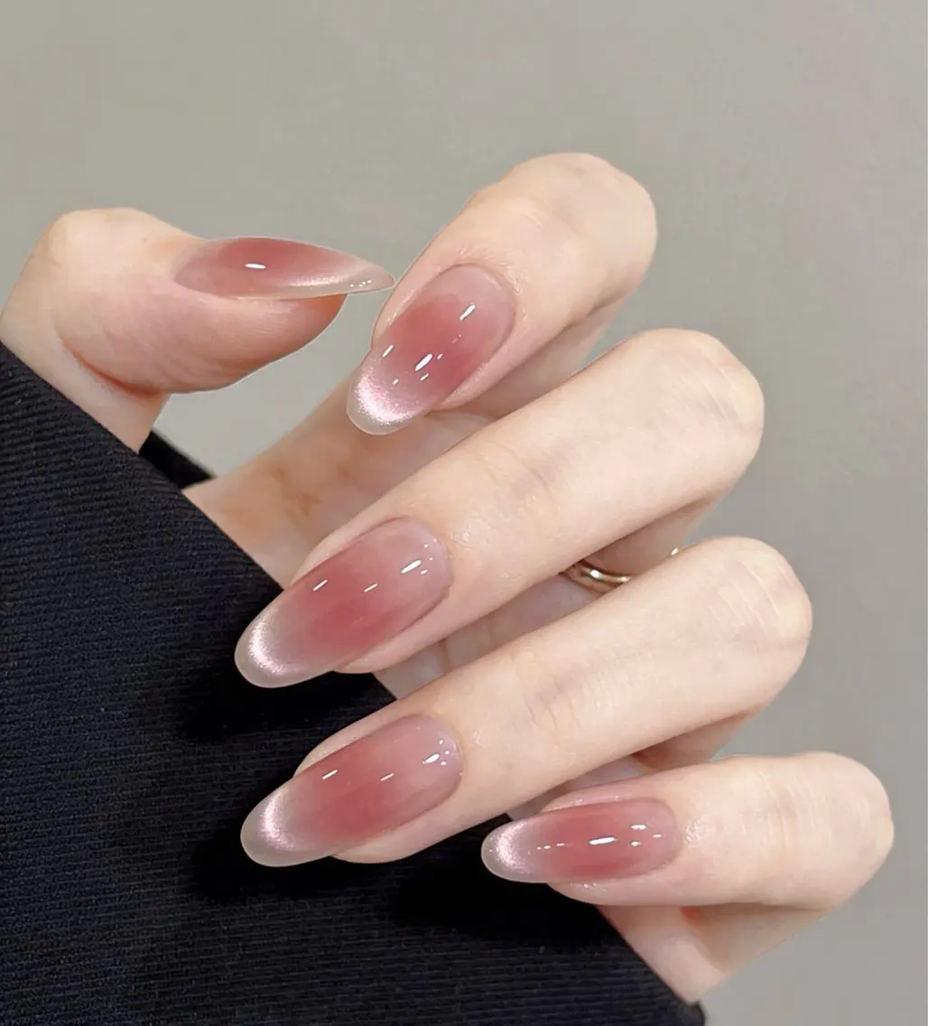 カラーグラデーション🩷 チークネイル✨オフなし✨の写真